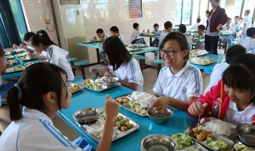 食堂面积标准（学校食堂自营中央厨房标准是多少）